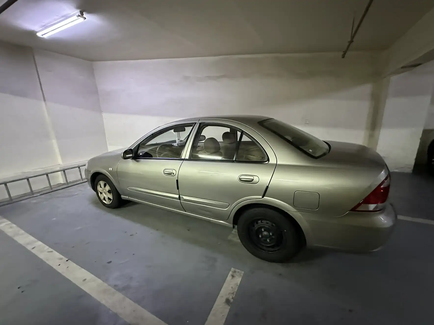 Nissan Sunny 2012