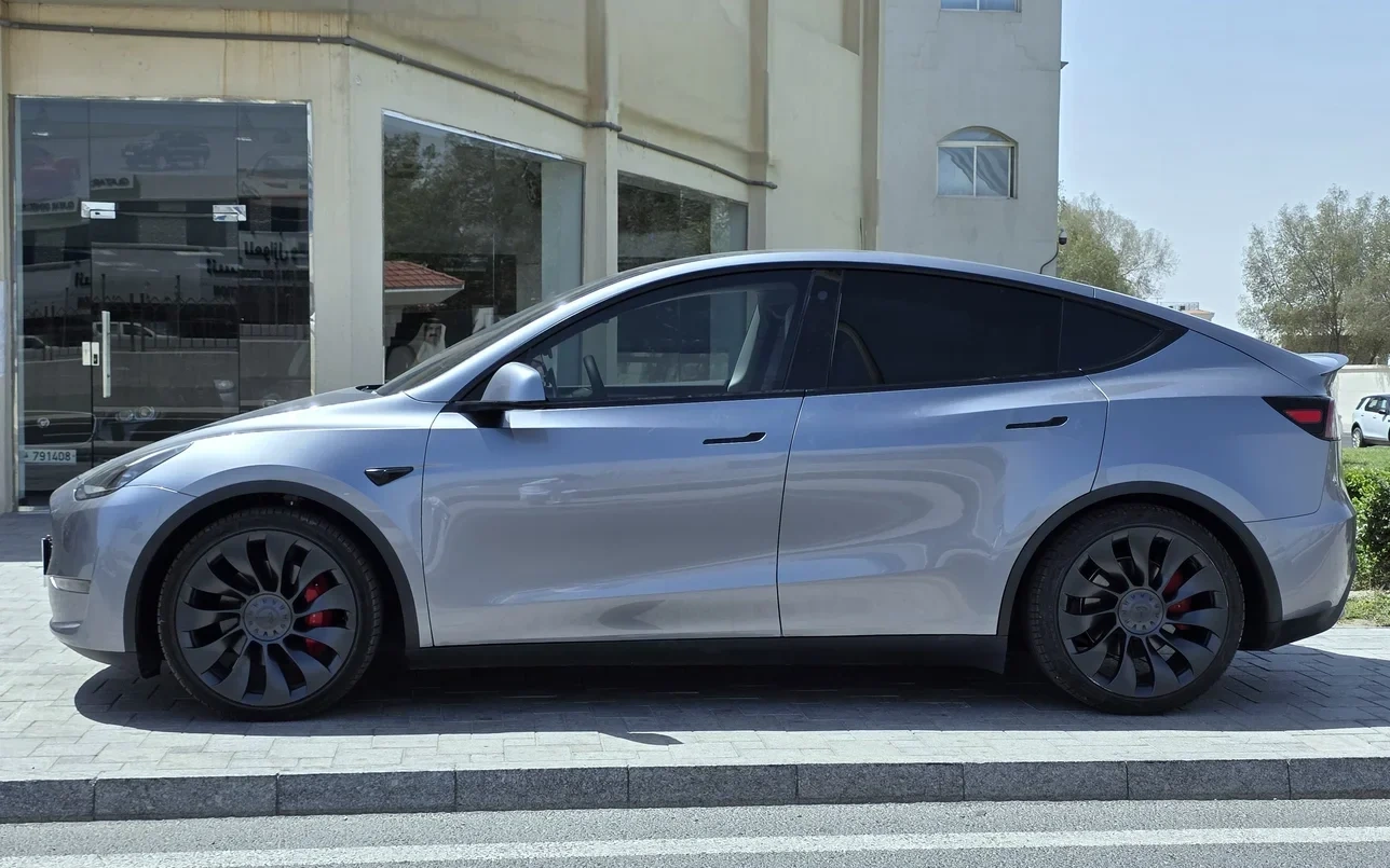 Tesla Model Y 2024