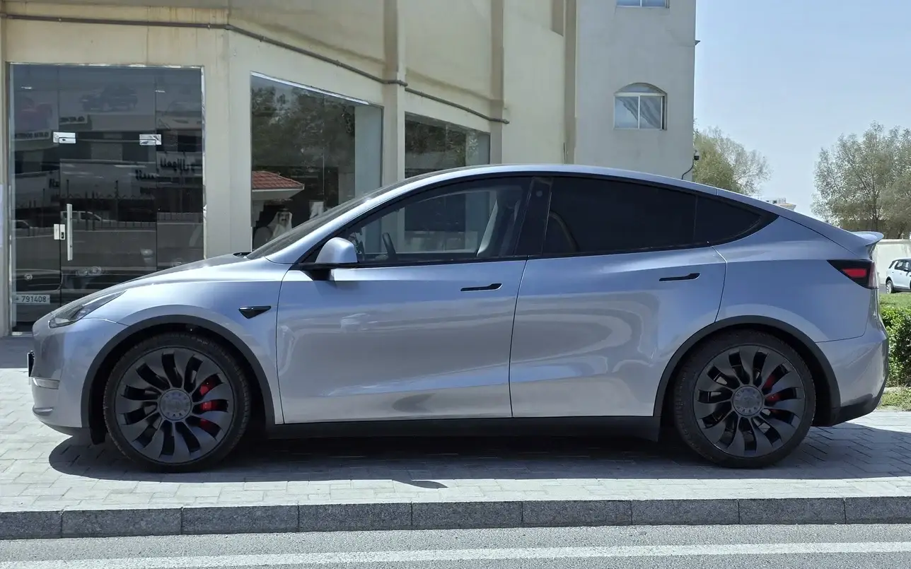 Tesla Model Y 2024