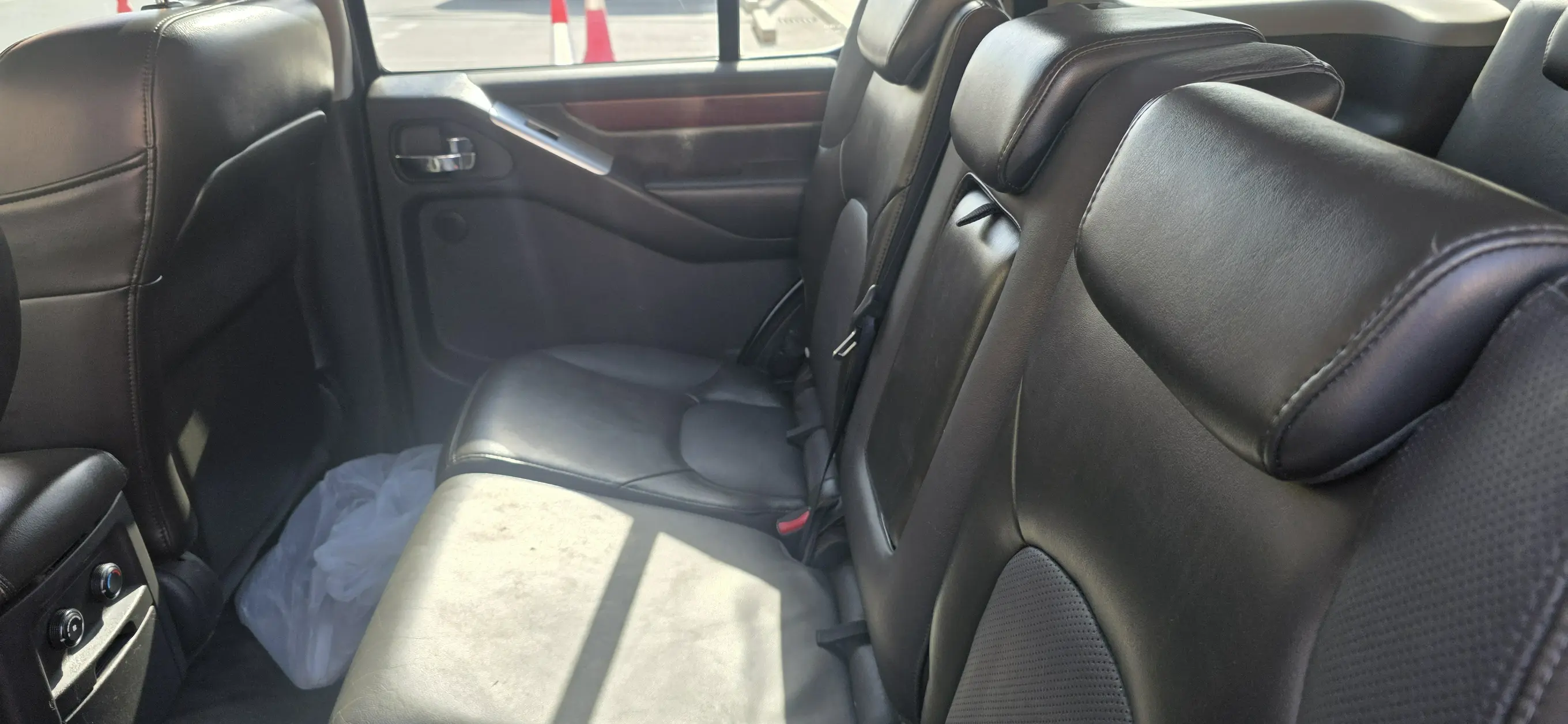 Nissan Pathfinder LE 2010