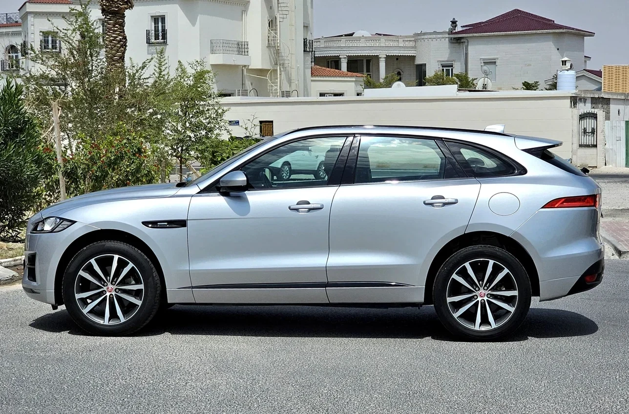 Jaguar F-PACE 2015