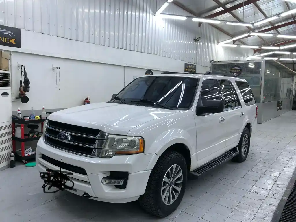 Ford Expedition XLT 2015