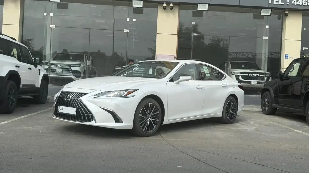 Lexus ES 300 2025