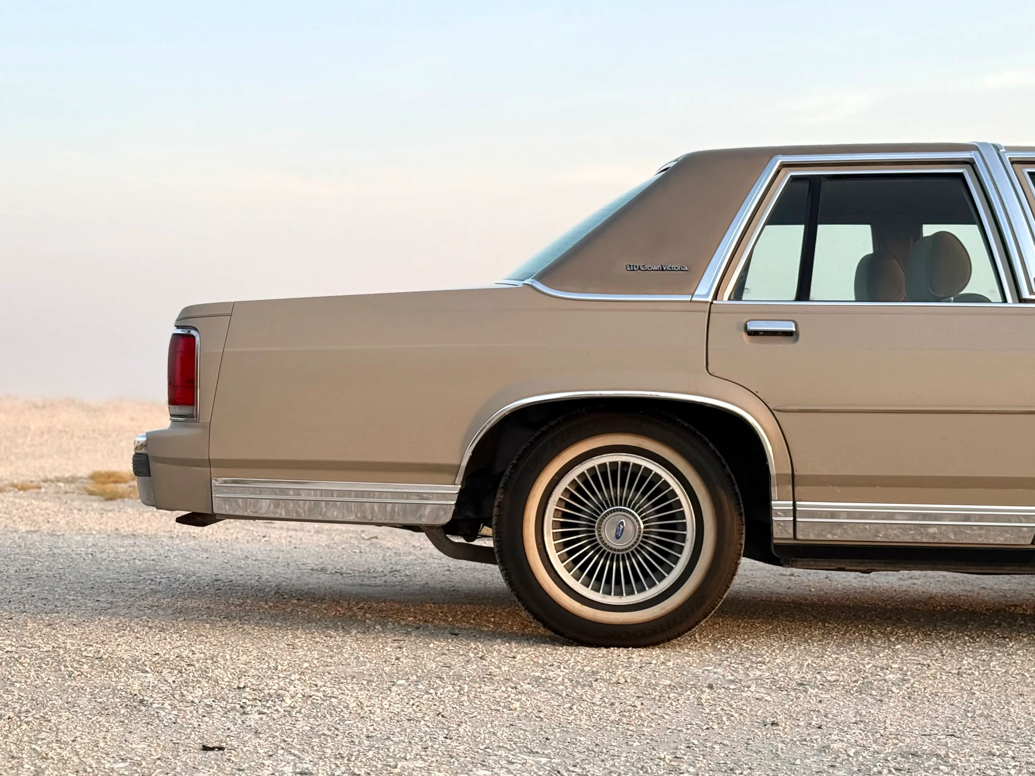 Ford Crown Victoria 1988 — photo 5 for sale in Qatar
