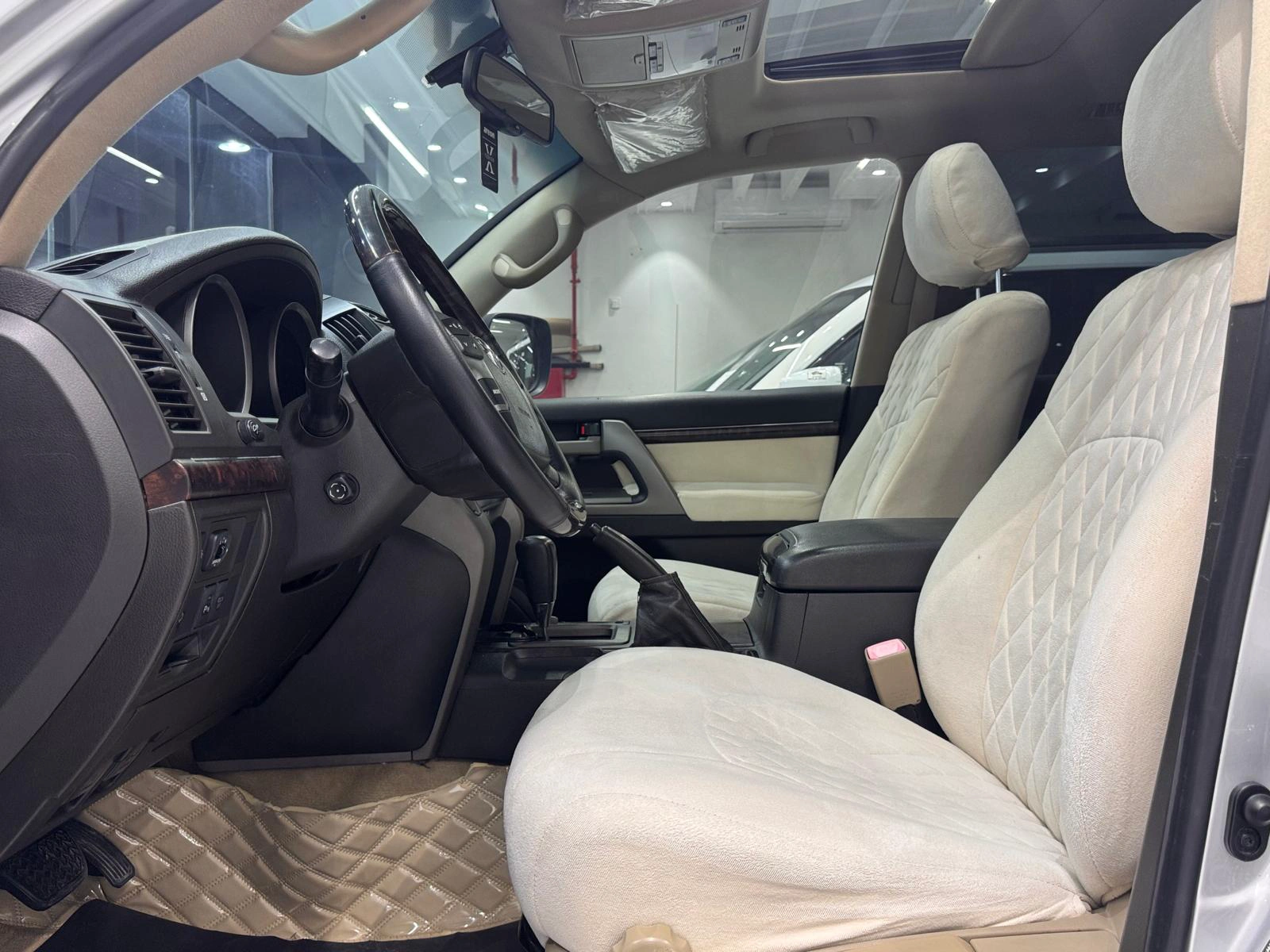 Toyota Land Cruiser VXR 2010 — photo 7 for sale in Qatar