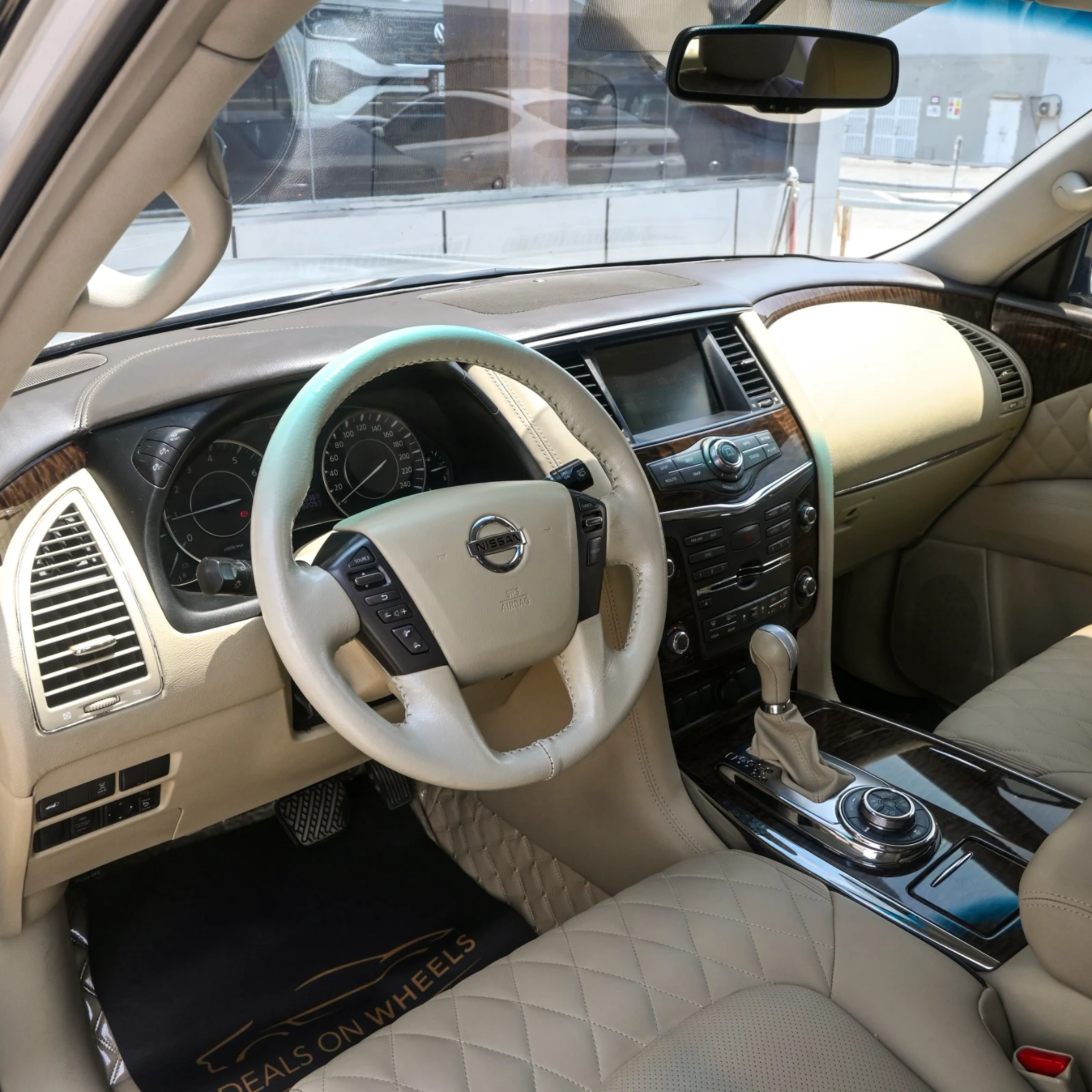 Nissan Patrol 2011 — photo 10 for sale in Qatar