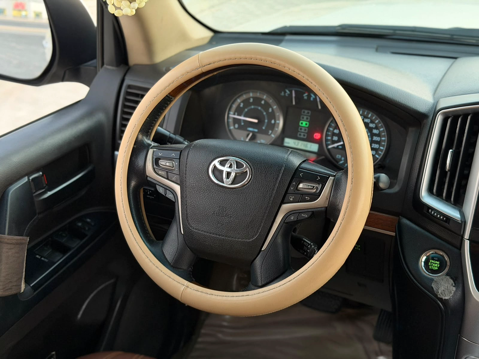 Toyota Land Cruiser GXR 2016 — photo 3 for sale in Qatar