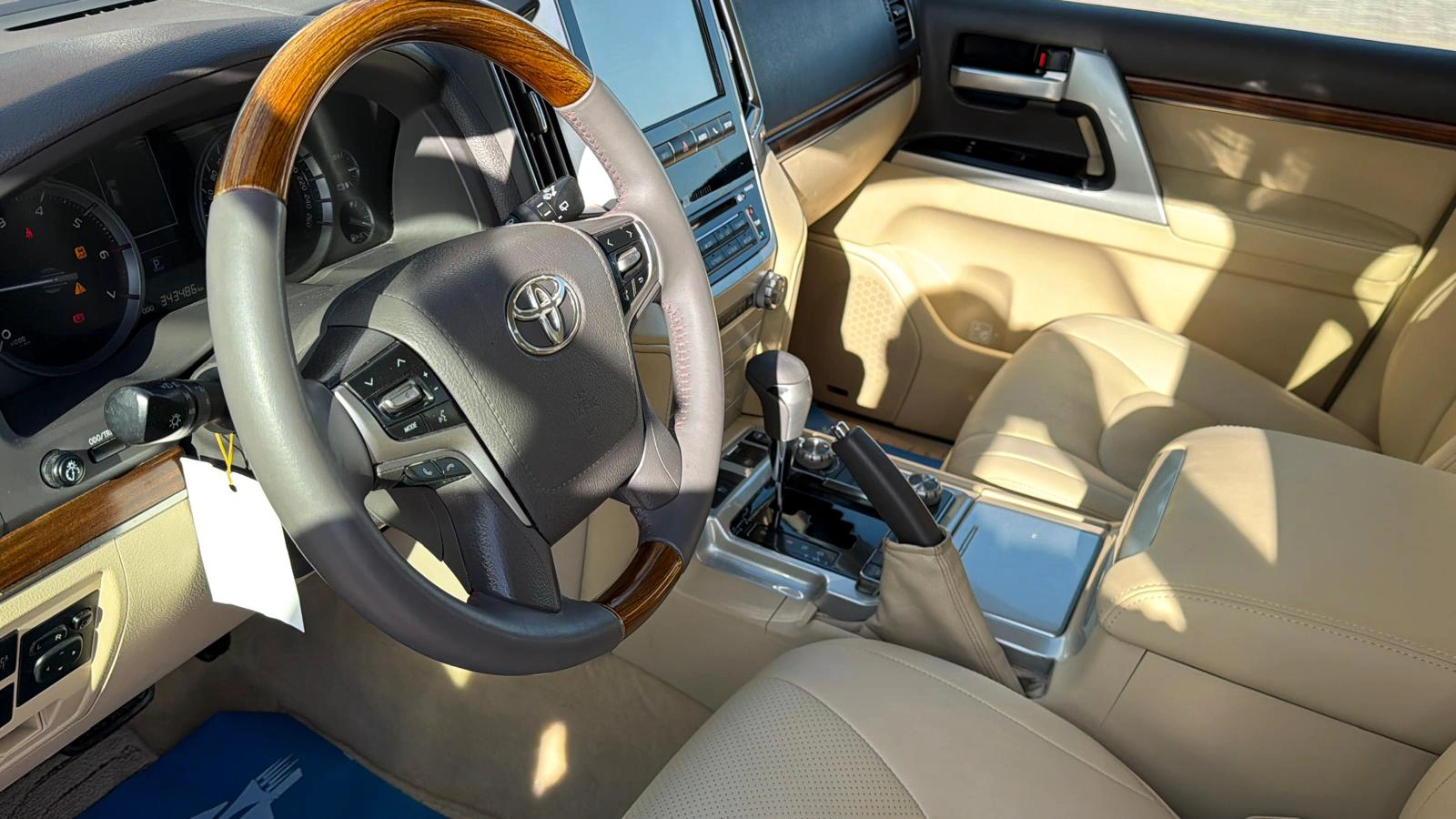 Toyota Land Cruiser VXR 2016 — photo 11 for sale in Qatar