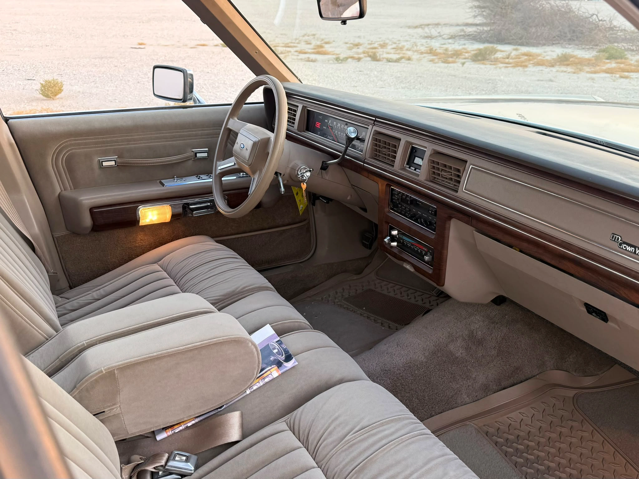 Ford Crown Victoria 1988 — photo 7 for sale in Qatar