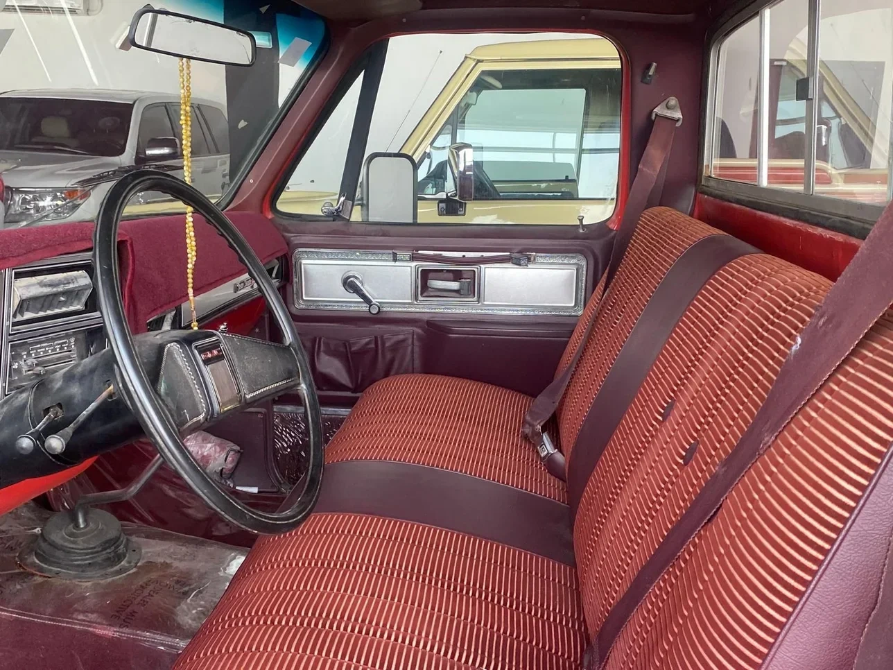 GMC Sierra 1989 — photo 5 for sale in Qatar