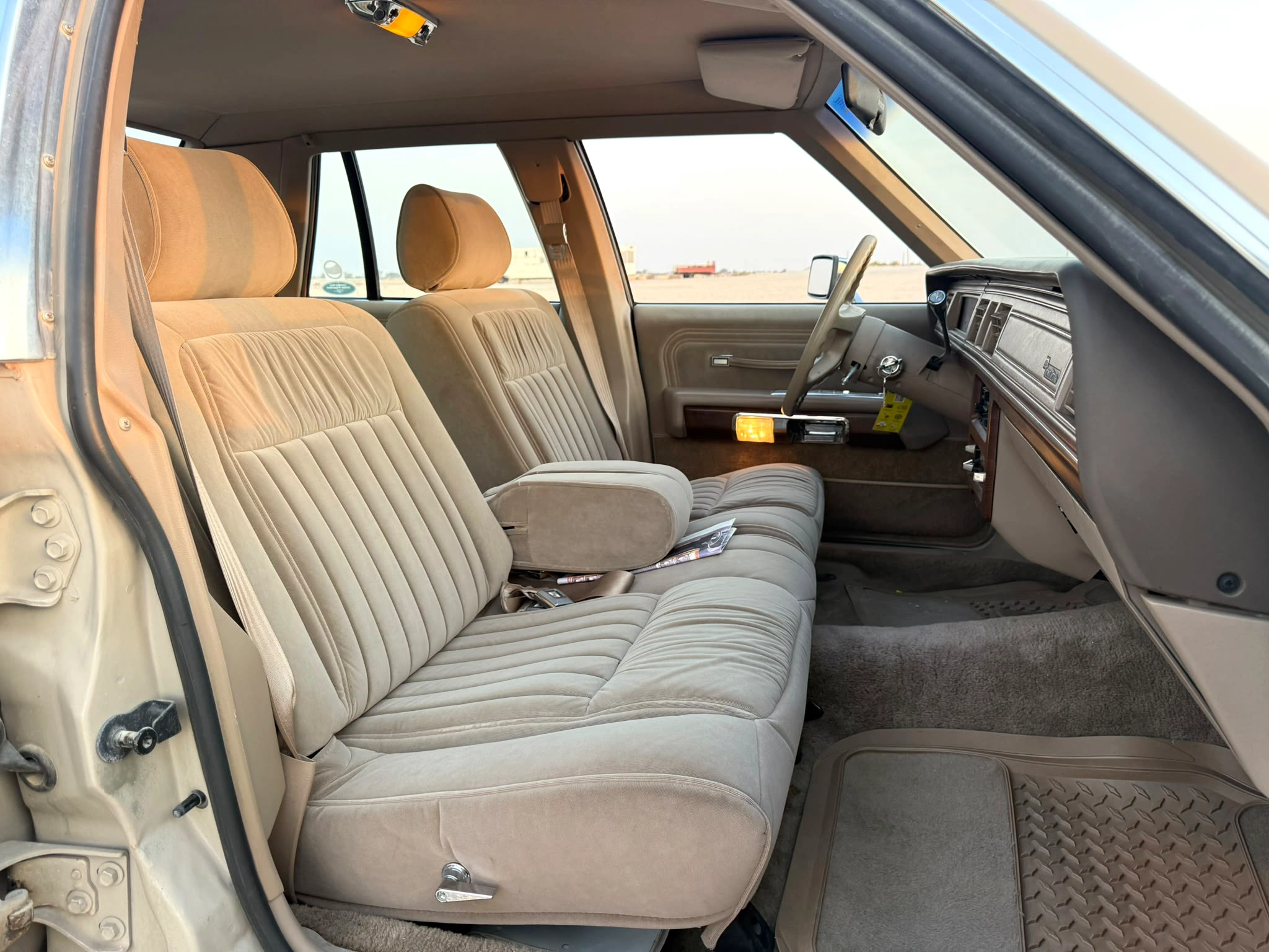 Ford Crown Victoria 1988 — photo 13 for sale in Qatar