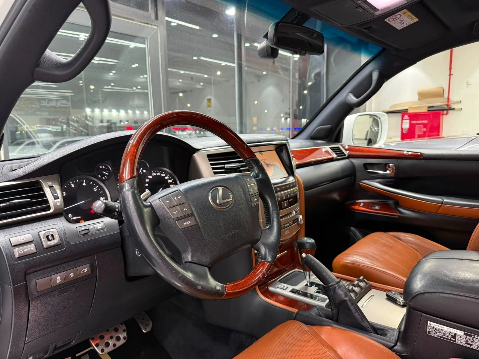 Lexus LX 570 2014 — photo 10 for sale in Qatar
