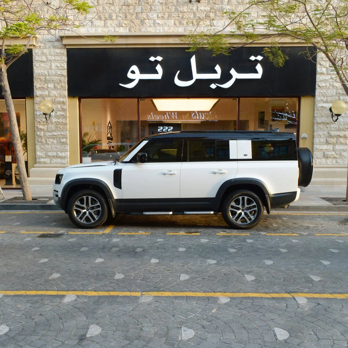 Landrover DEFENDER 130 HSE 2023 — photo 3 for sale in Qatar