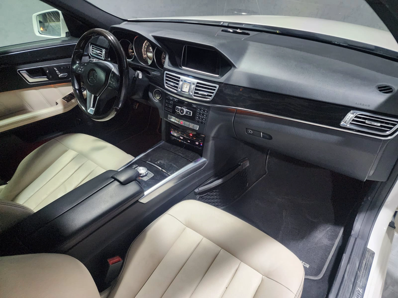 Mercedes E300 2014 — photo 5 for sale in Qatar