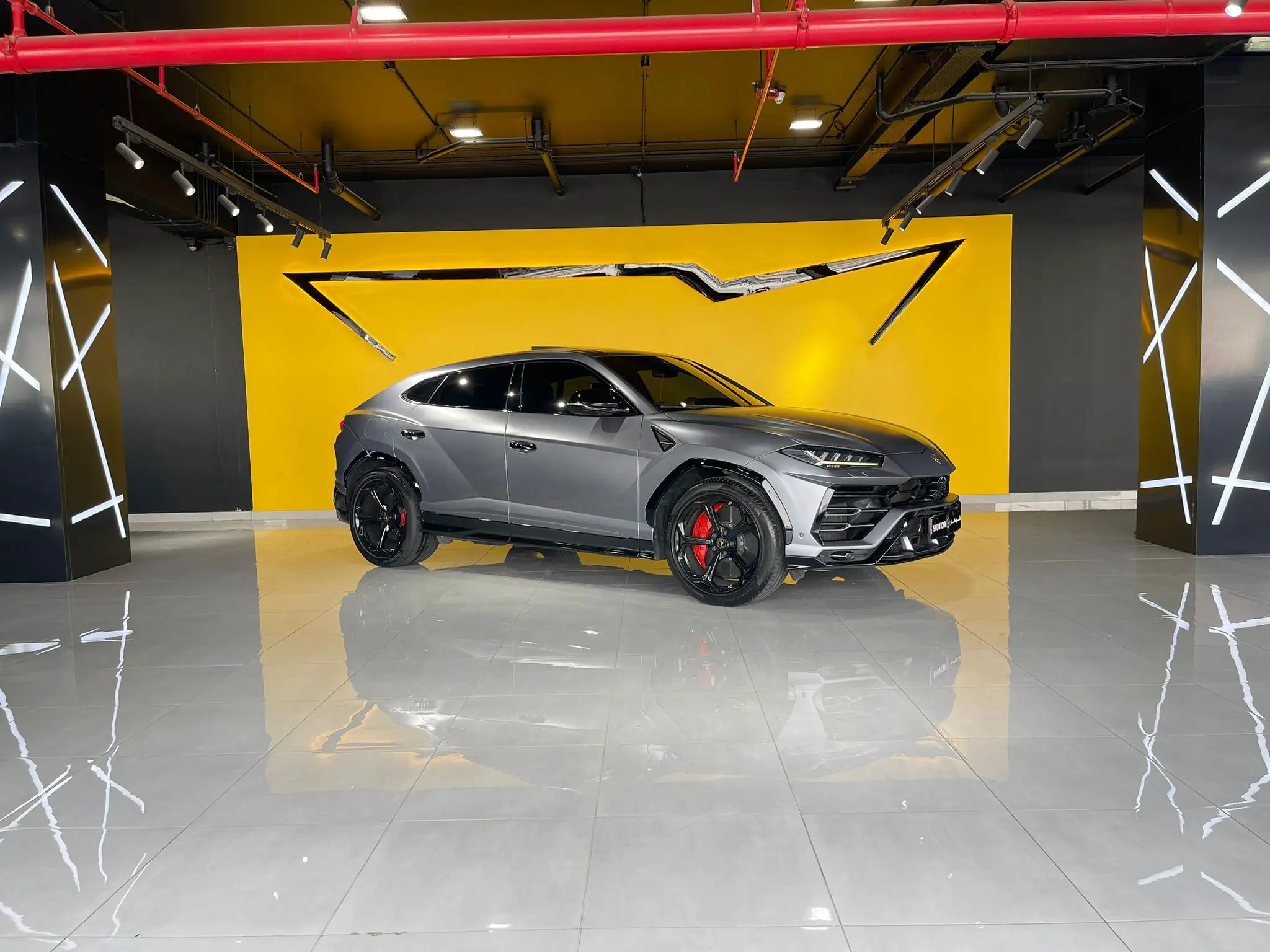 Lamborghini URUS 2019