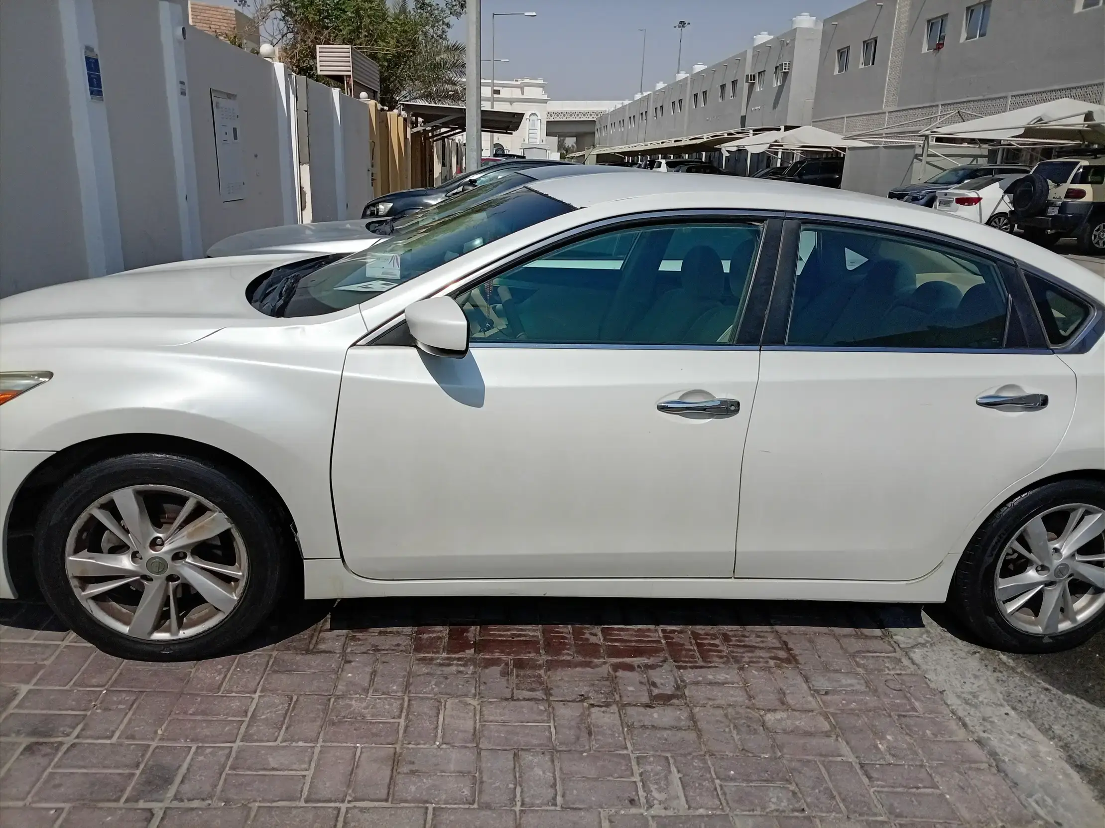 Nissan Altima صالون 2013