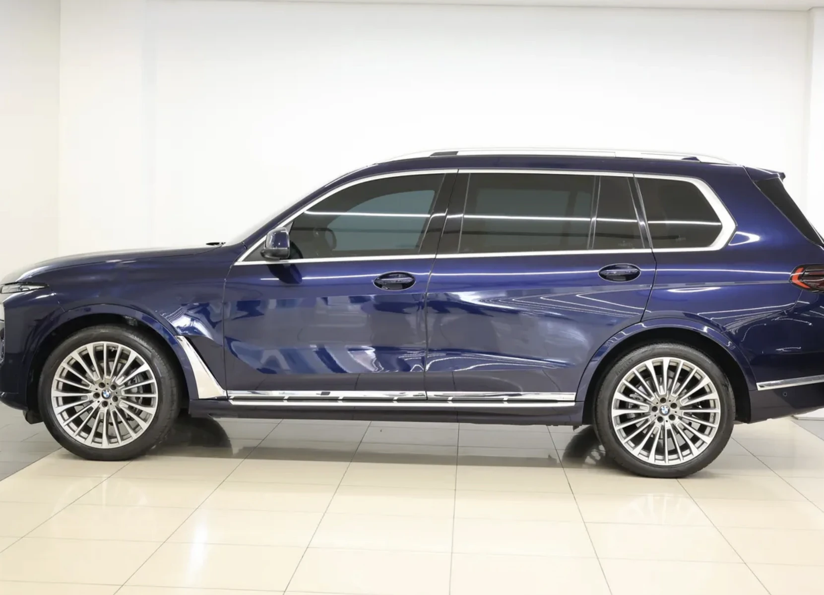 BMW X7 2023 — photo 2 for sale in Qatar