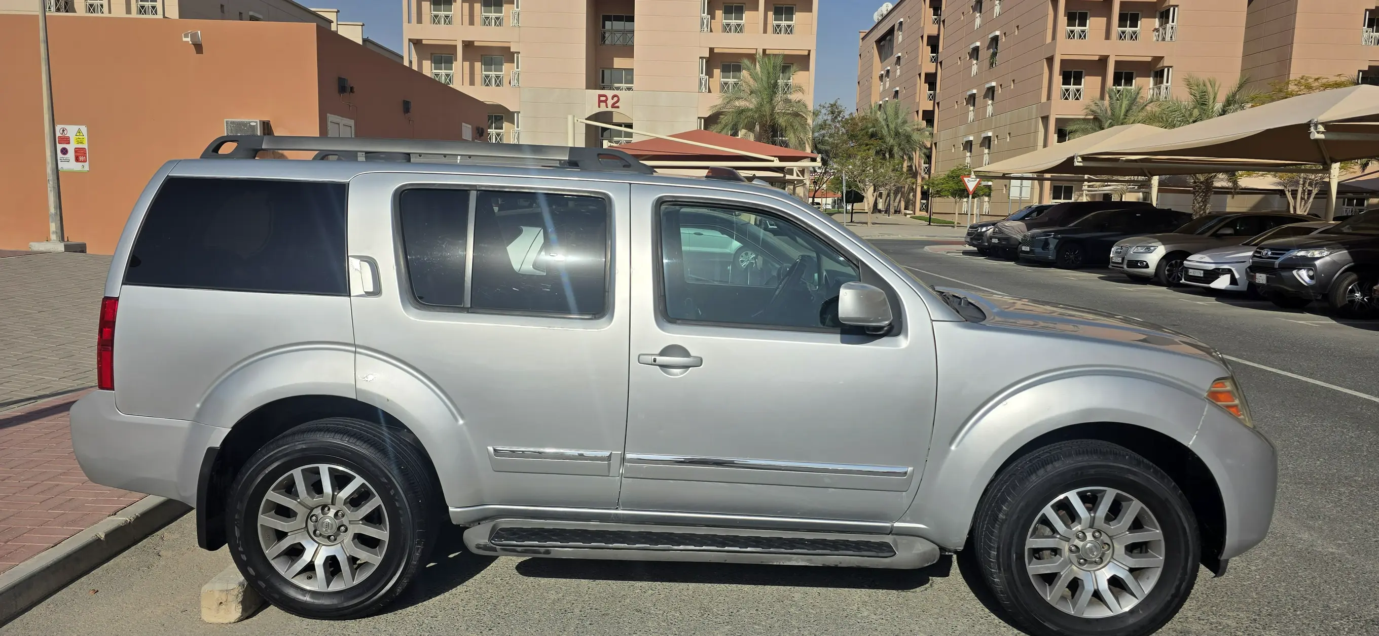 Nissan Pathfinder LE 2010