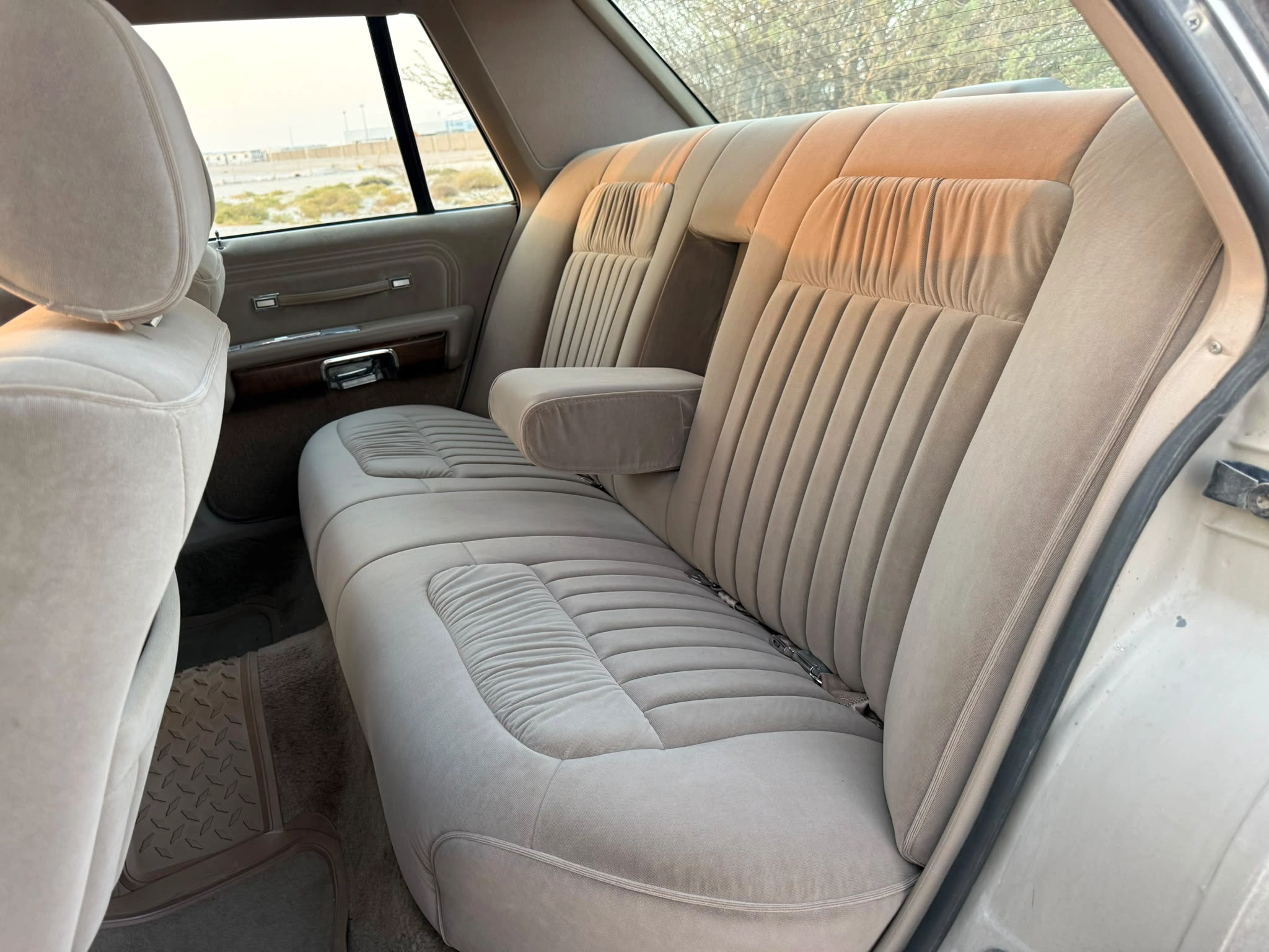 Ford Crown Victoria 1988 — photo 9 for sale in Qatar