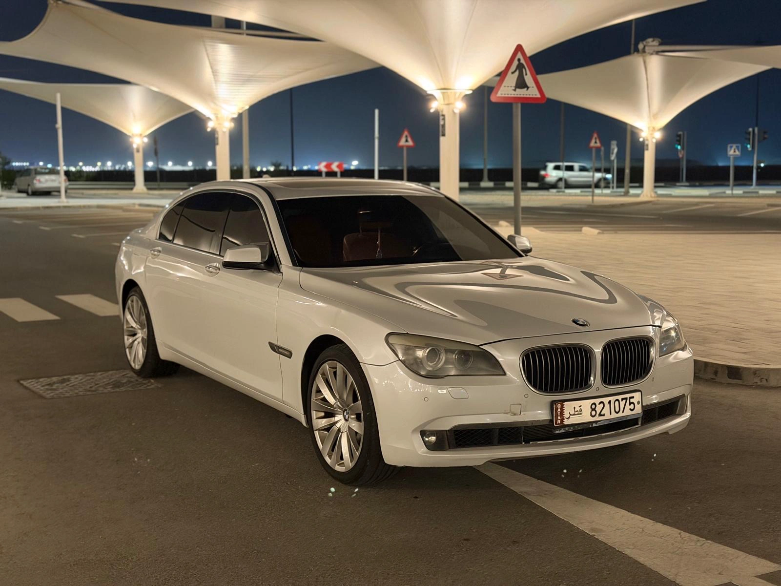 BMW 740Li السابعه  2012