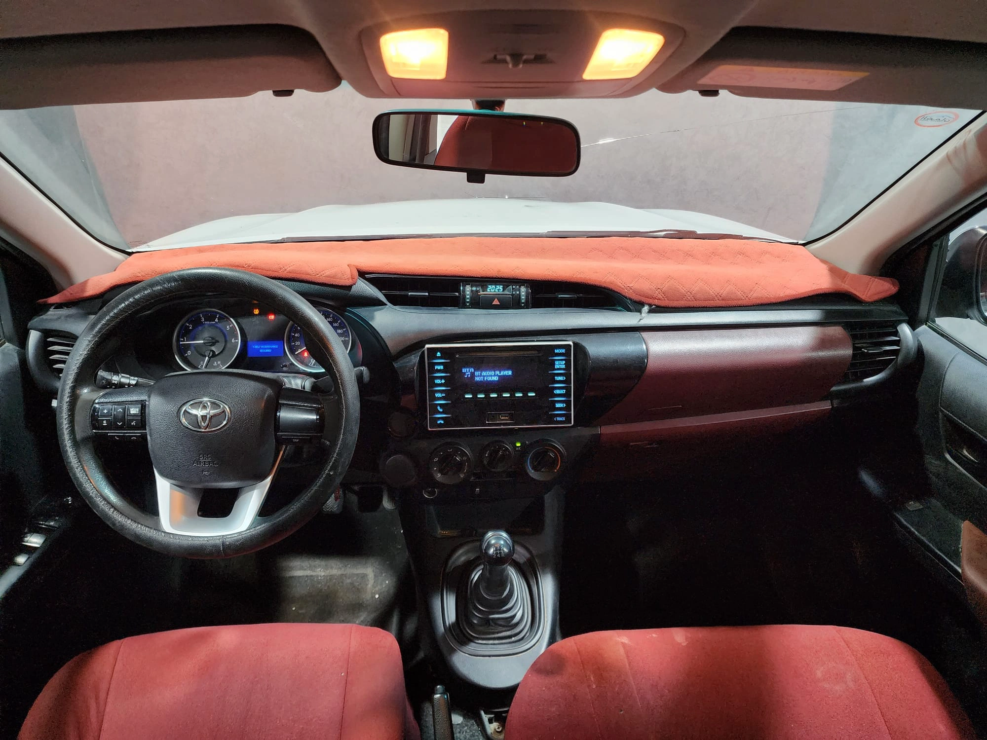Toyota Hilux 2017 — photo 4 for sale in Qatar
