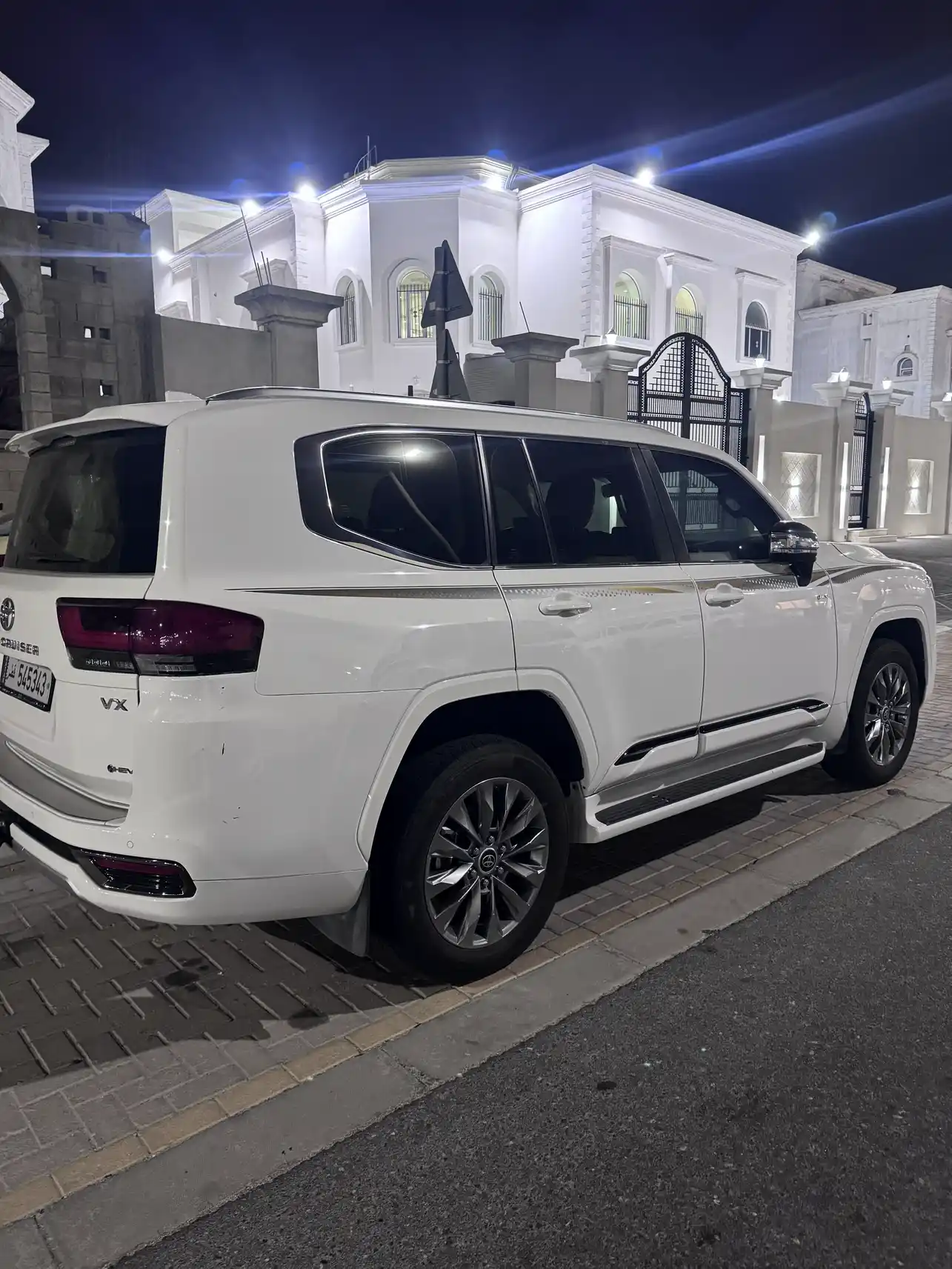 Toyota Land Cruiser VXR 2025