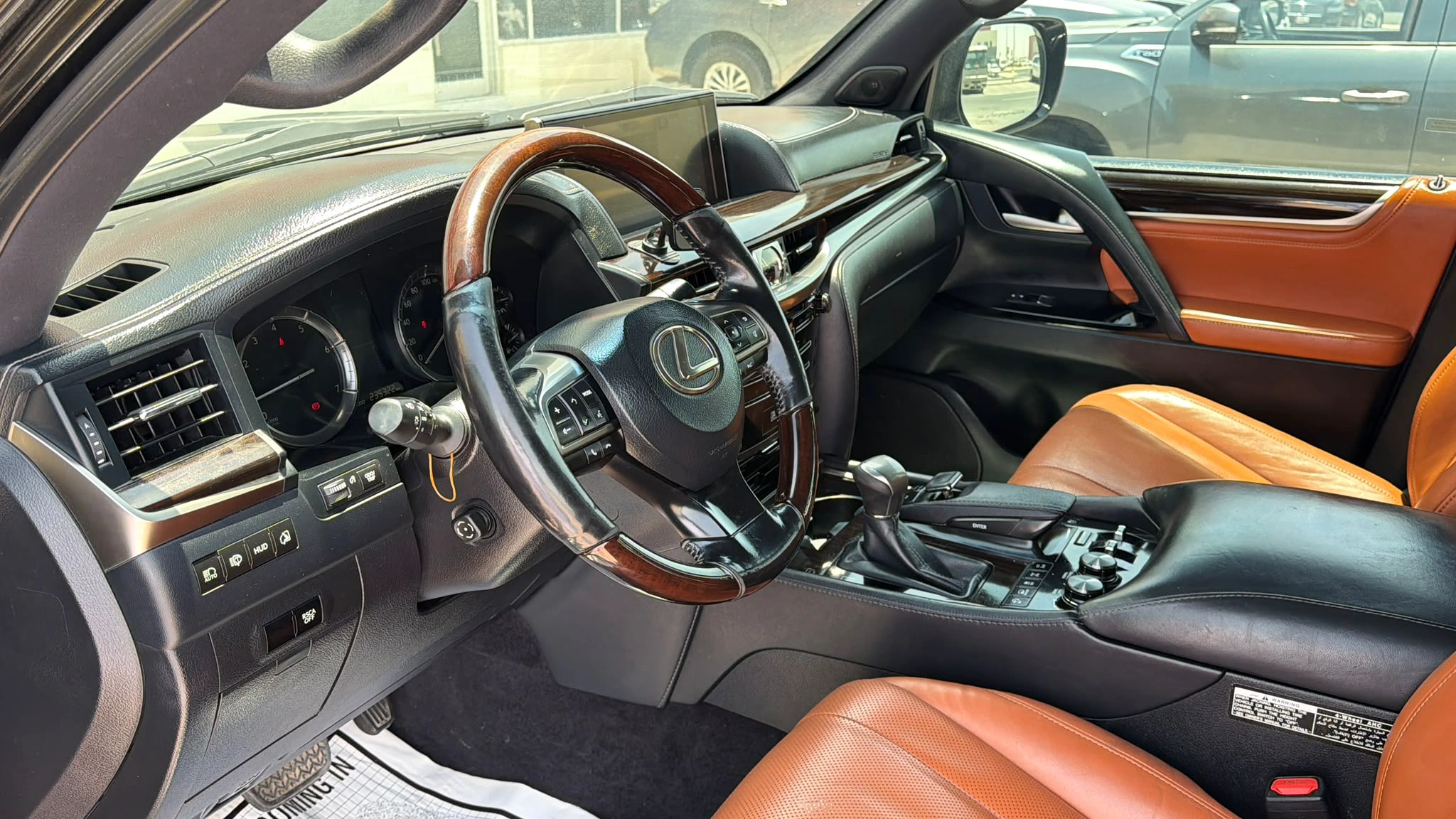 Lexus LX 570 2017 — photo 4 for sale in Qatar