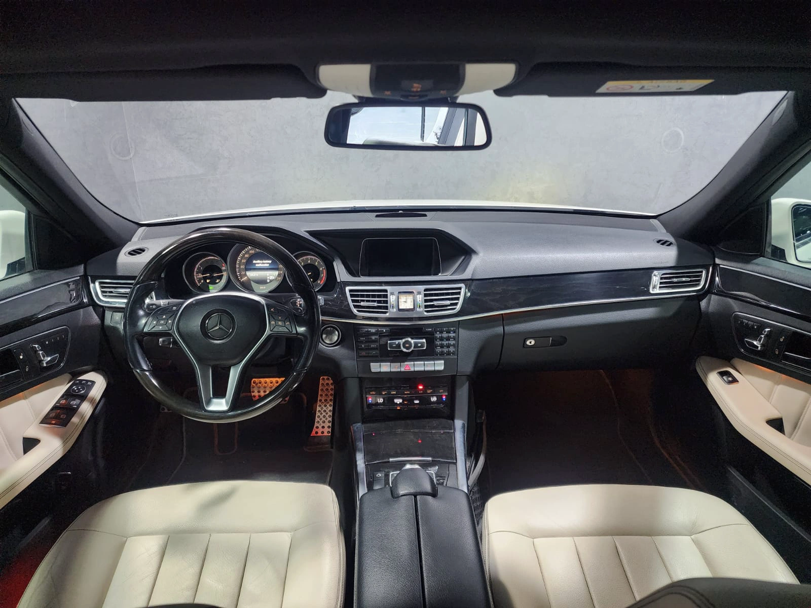 Mercedes E300 2014 — photo 4 for sale in Qatar