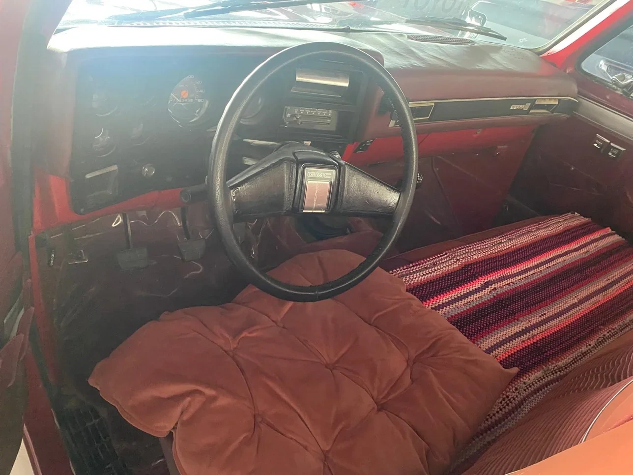 GMC Sierra 1985 — photo 4 for sale in Qatar
