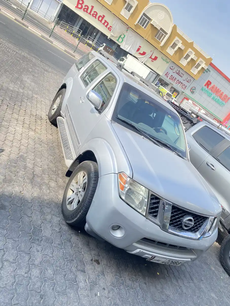 Nissan Pathfinder LE 2009