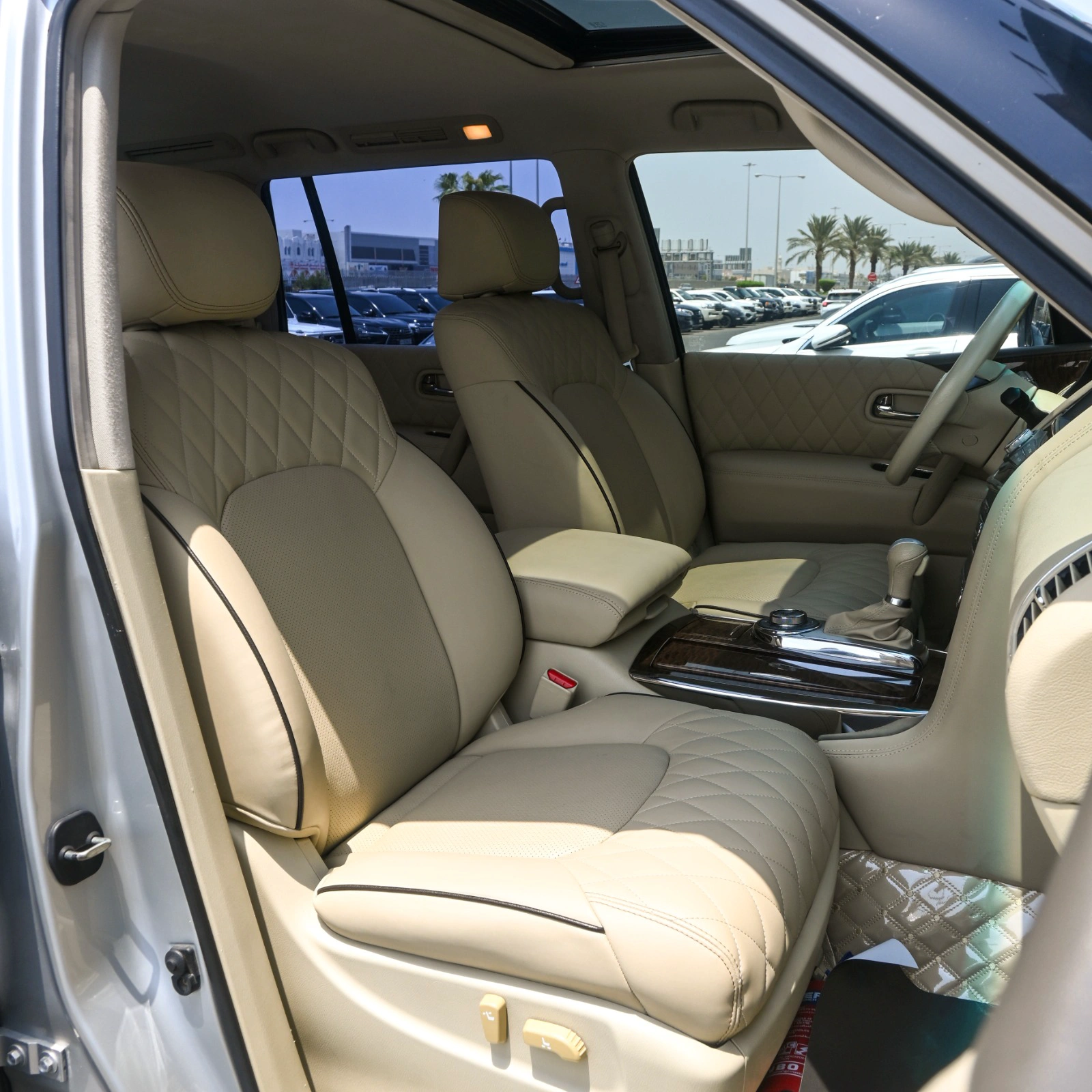 Nissan Patrol 2011 — photo 4 for sale in Qatar