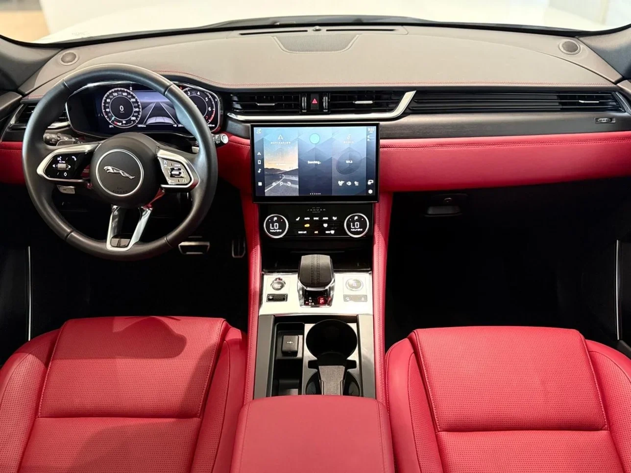 Jaguar F-PACE 2024