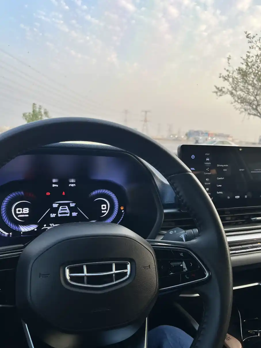 Geely EMGRAND 2024