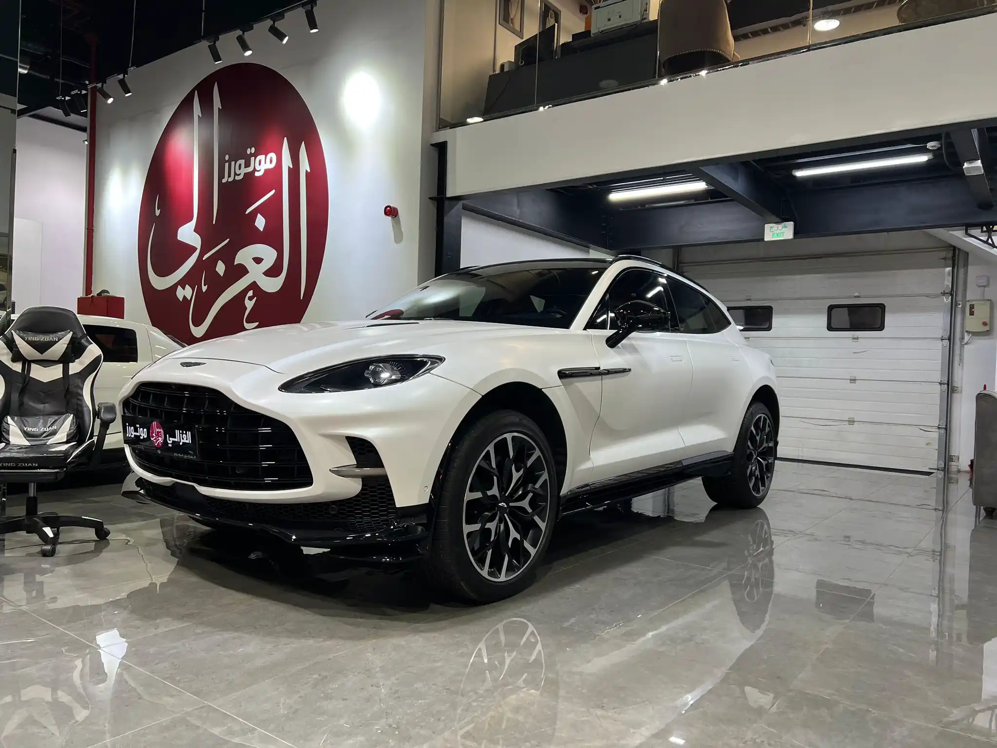 Aston Martin DBX707 2023