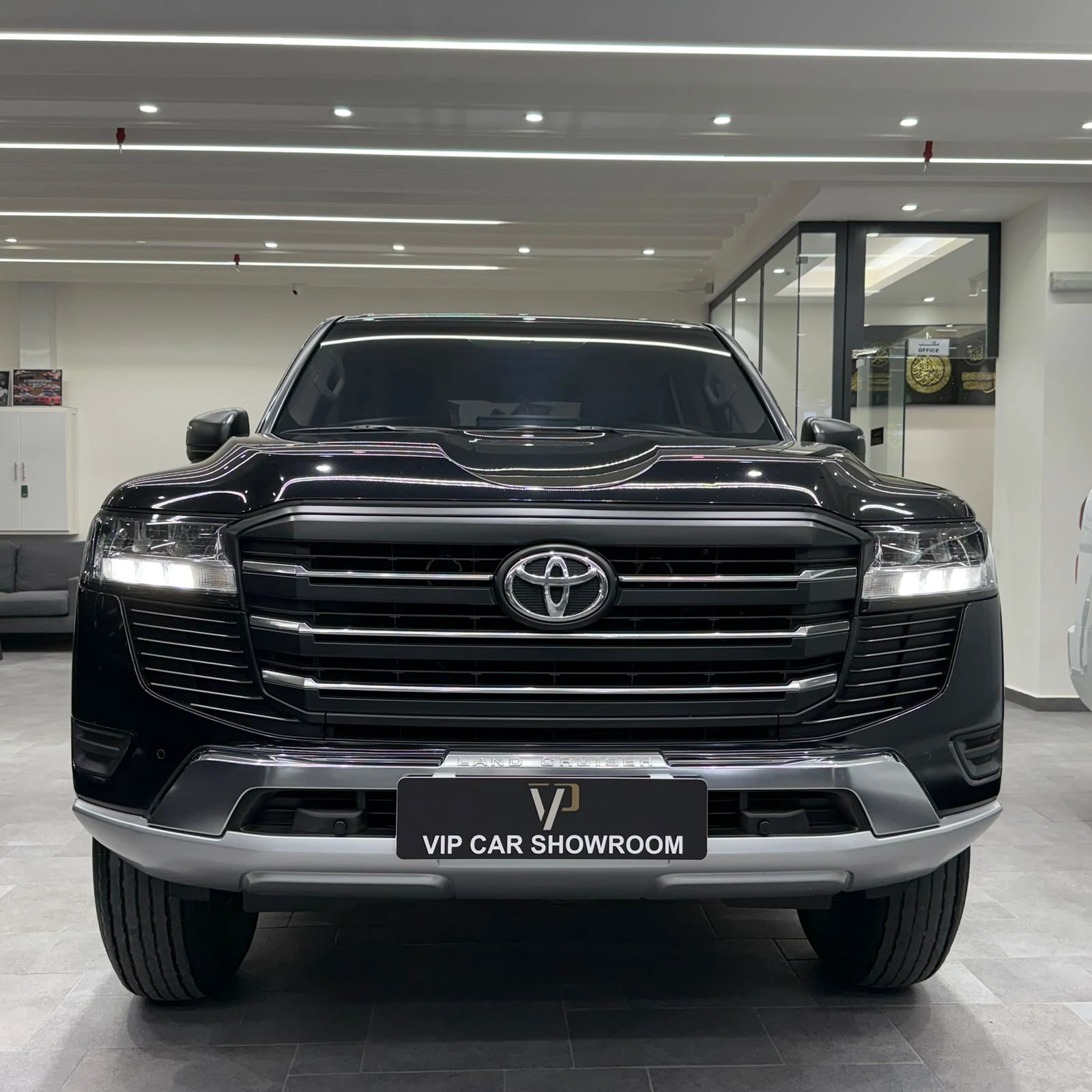 Toyota Land Cruiser GX 2023
