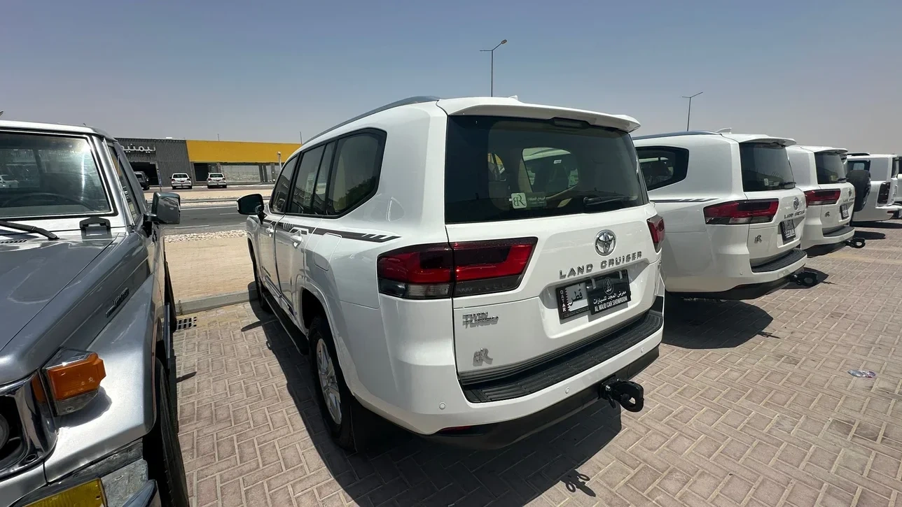 Toyota Land Cruiser GXR 2025