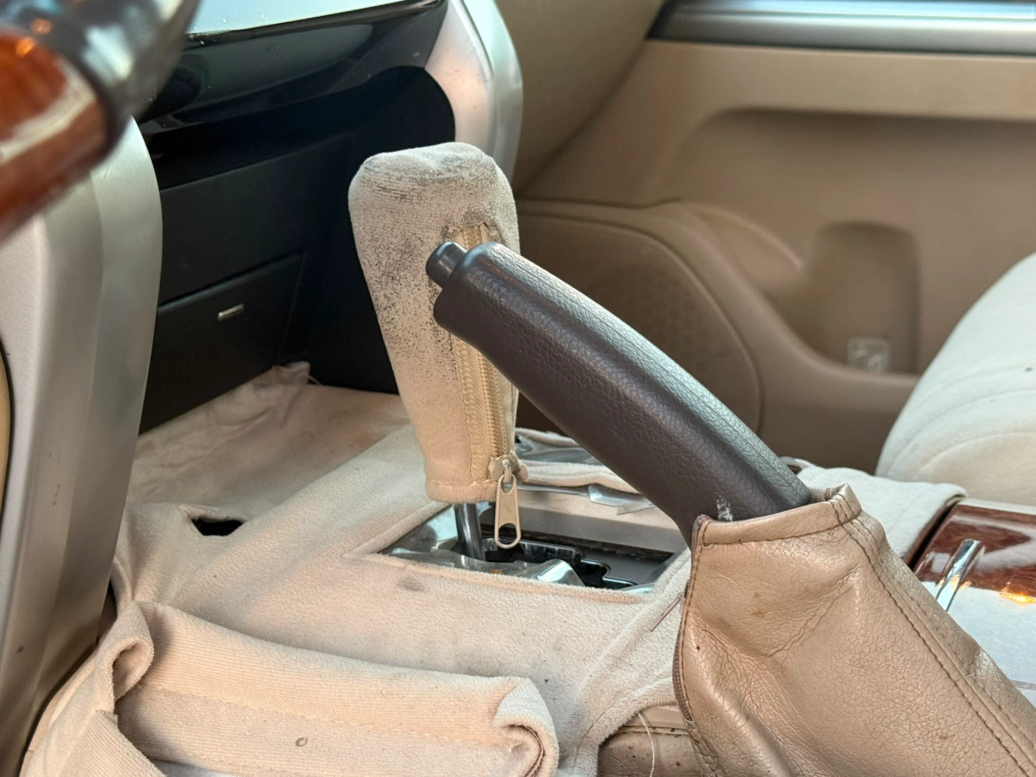 Toyota Land Cruiser VXR 2012 — photo 17 for sale in Qatar
