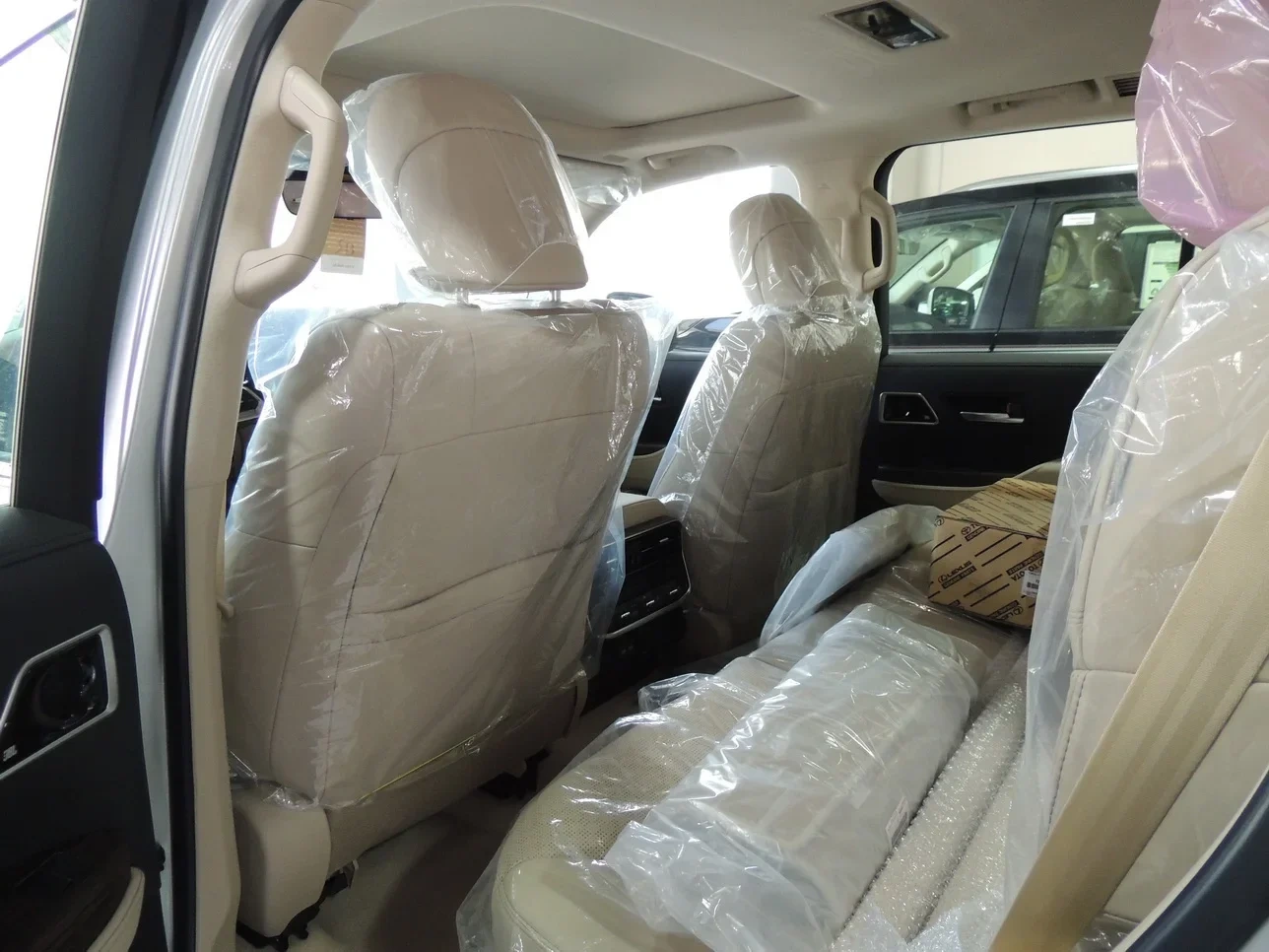 Toyota Land Cruiser VXR 2023