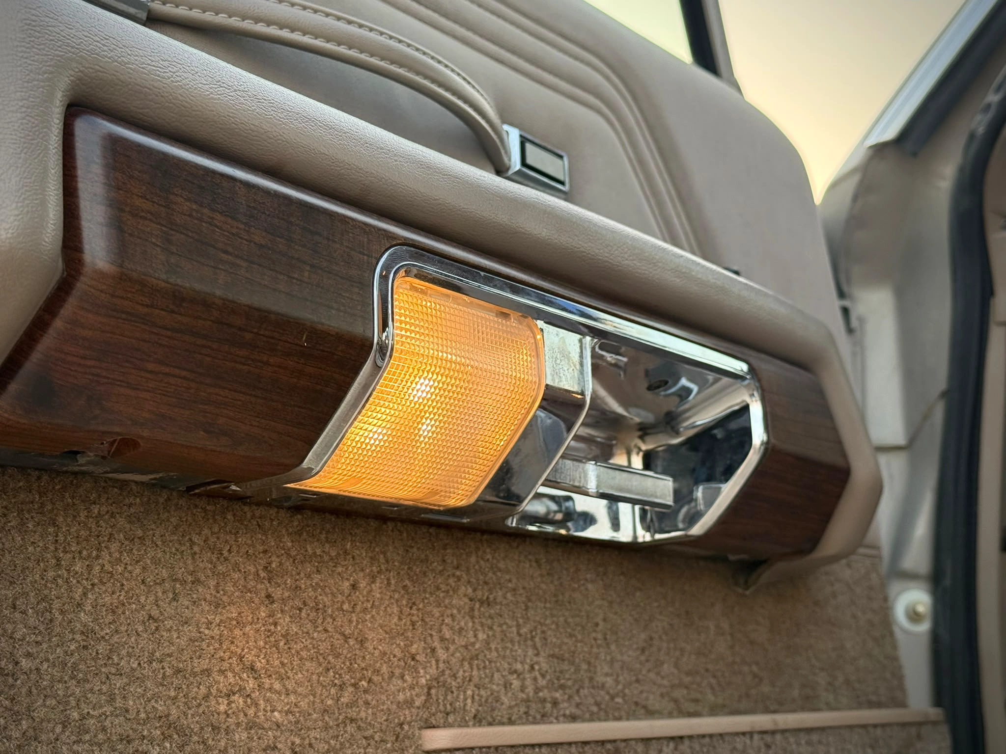 Ford Crown Victoria 1988 — photo 12 for sale in Qatar