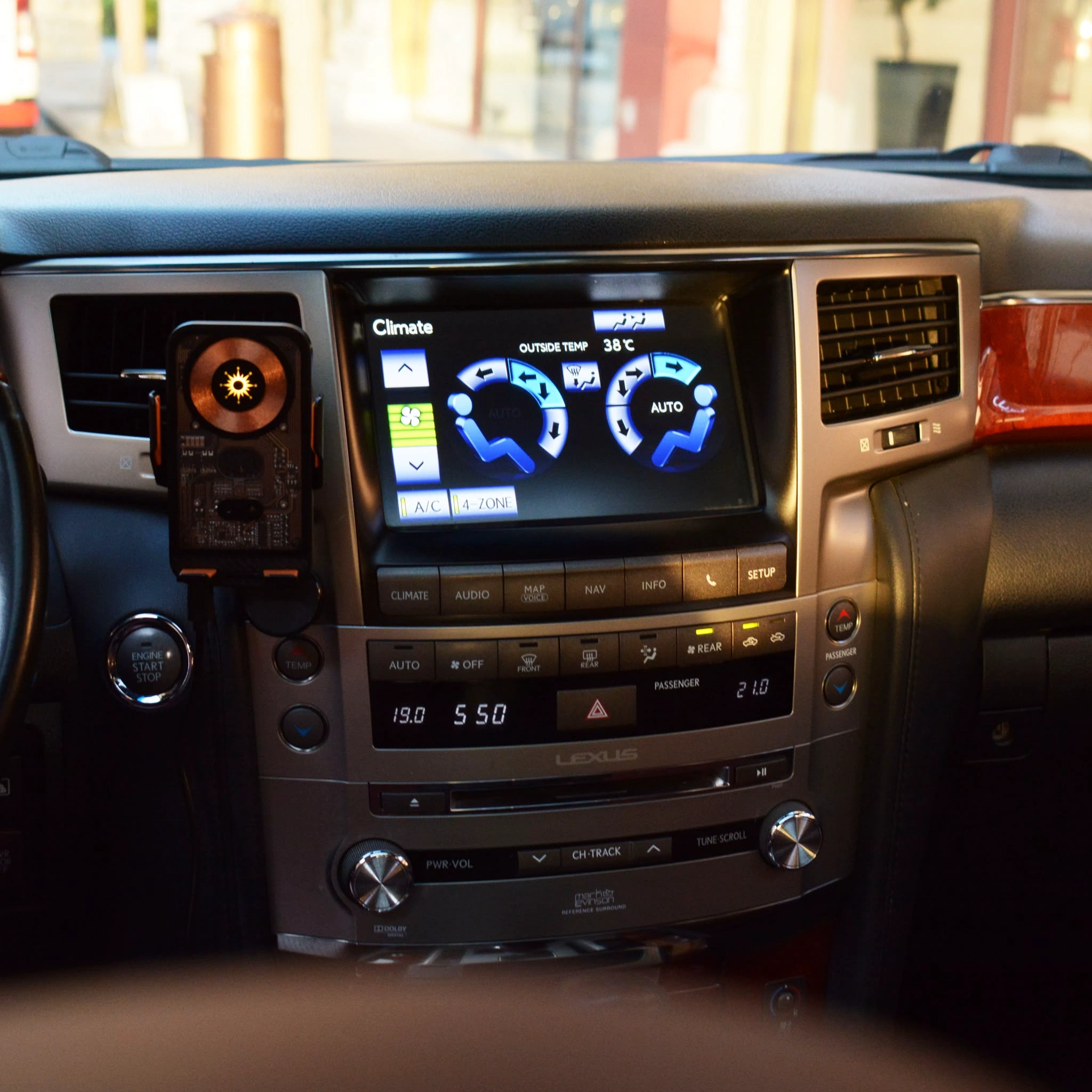 Lexus LX 570 2015 — photo 9 for sale in Qatar