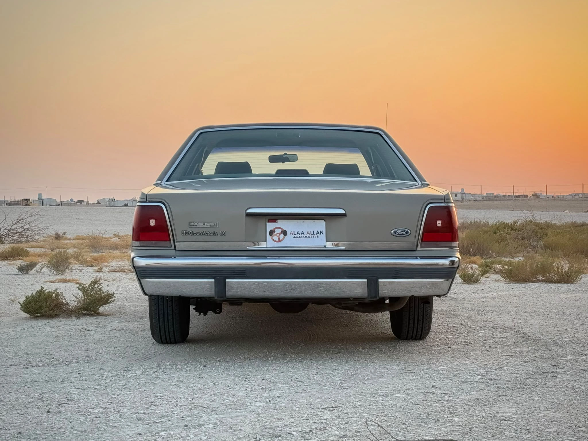 Ford Crown Victoria 1988 — photo 3 for sale in Qatar